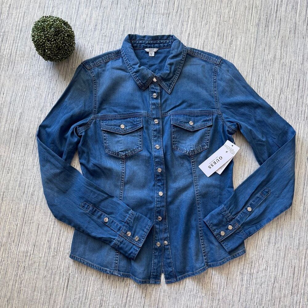Guess Slim Fit Denim Long Sleeve Snap front Size Medium NWT